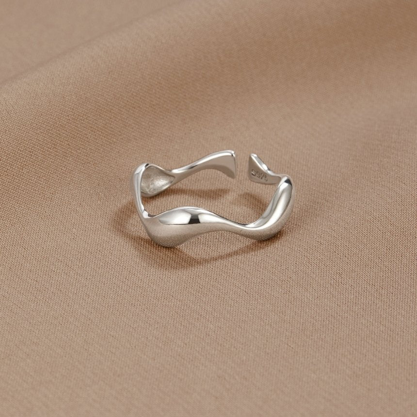 Bague Minimaliste Inspirée des Vagues 0