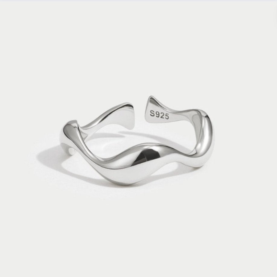 Bague Minimaliste Inspirée des Vagues 2